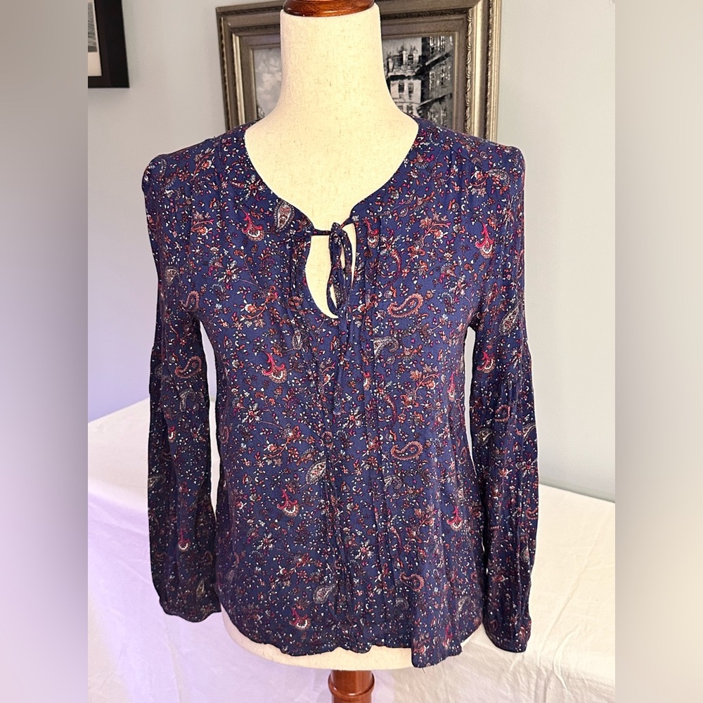 Lucky Brand Women’s M Key Hole Blouse Blue Red Long Sleeve 
 Sz S